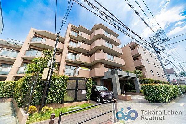 【外観】総戸数52戸のマンションです。東京メトロ有楽町線・副都心線「地下鉄赤塚」駅徒歩5分。3沿線利用可の便利な立地です。