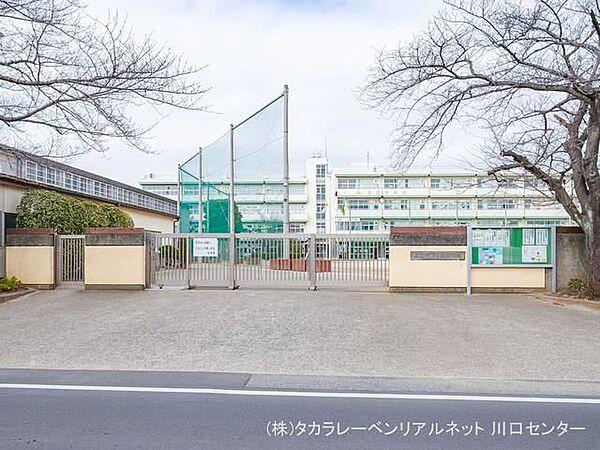 【周辺】戸田市立笹目中学校 徒歩6分。 430m