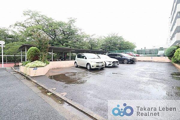 【駐車場】平面駐車場なのでお車の出し入れもスムーズに行うことができます。（空き要確認）