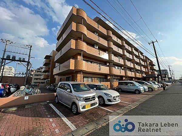 【外観】地下鉄南北線「富沢」駅から徒歩7分。総戸数65戸の7階建マンション。徒歩圏内に生活便利な施設が揃う暮らしやすい環境です。