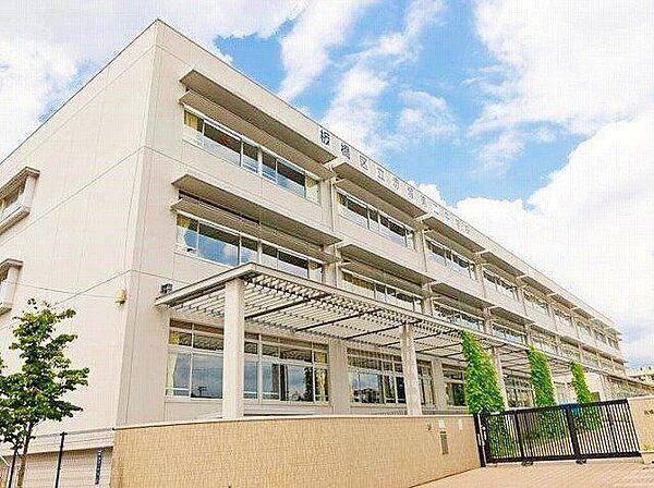 【周辺】板橋区立赤塚第二中学校 徒歩6分。 470m