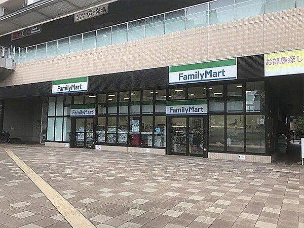 【周辺】ファミリーマート武蔵浦和マークス店 徒歩3分。 200m