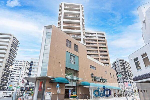 【外観】JR京浜東北線「北浦和」駅から徒歩2分の好立地！1階と2階部分は大型スーパーとなっているので、雨の日のお買い物が便利です。