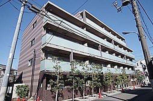 【外観】総戸数52戸のマンション。都営三田線「本蓮沼」駅徒歩9分の立地てす。西側4階建ての4階部分住戸の為上階なし！