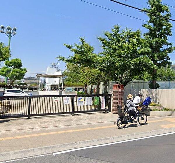 【周辺】戸田市立戸田第一小学校 徒歩11分。 810m