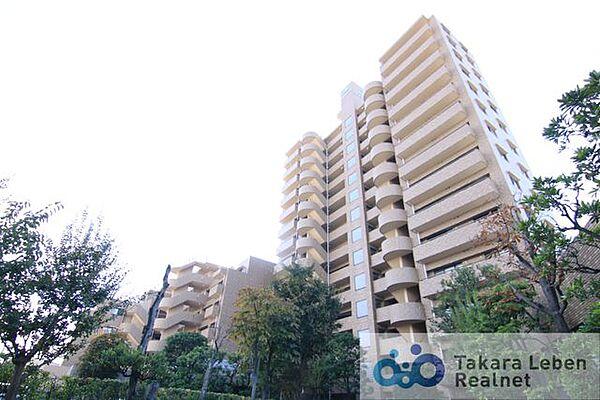 【外観】総戸数88戸のマンション。JR埼京線「戸田」駅から徒歩20分の立地です。徒歩圏内に教育施設、買い物施設が揃っており、住環境は良好です♪