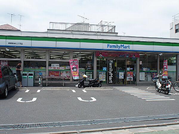 【周辺】ファミリーマート 板橋東新町二丁目店（246m）