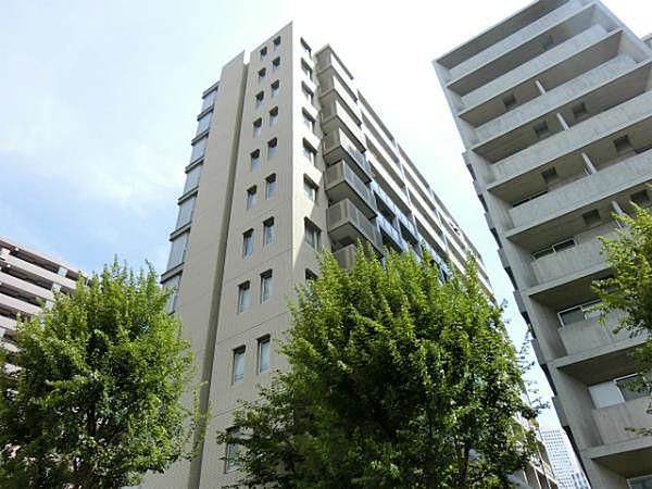 【外観】外観:西新宿エリアの利便性の高い立地、2003年9月築、旭化成旧分譲×間組施工、総戸数66戸