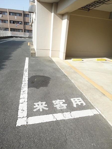 【駐車場】来客用駐車場もあり、とっても便利です。