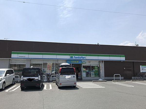 【周辺】コンビニ ファミリーマート向島本丸店 130m