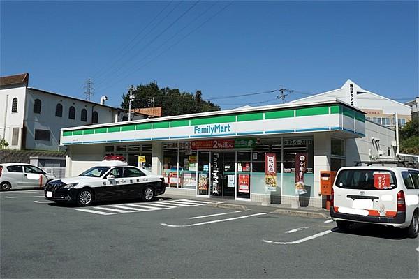 【周辺】ファミリーマート 飯塚鶴三緒店（912m）