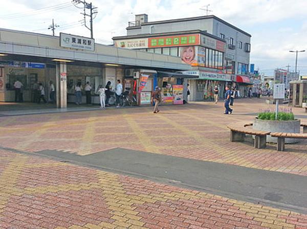 【周辺】JR武蔵野線「東浦和」駅から徒歩6分の好立地です。食品スーパーやコンビニ、ドラッグストアも近いので生活しやすい環境です。