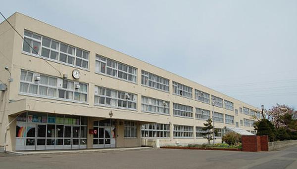 【周辺】中学校札幌市立西陵中学校まで1569ｍ