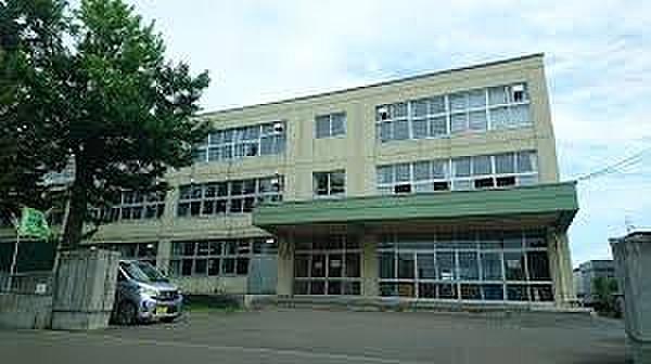 【周辺】中学校札幌市立札苗中学校まで1461ｍ