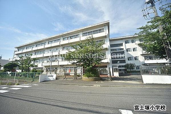 【周辺】鎌倉市立富士塚小学校まで約146m