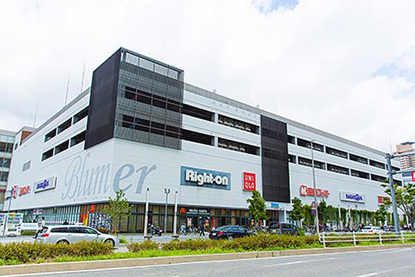 【周辺】ショッピングセンター「ブルメールHAT神戸まで0ｍ」大型電気量販店や多くの飲食店も入る複合商業施設