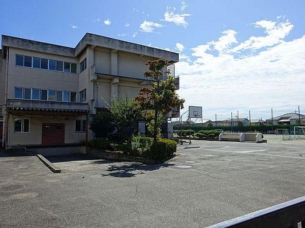 【周辺】青梅市立泉中学校 790m