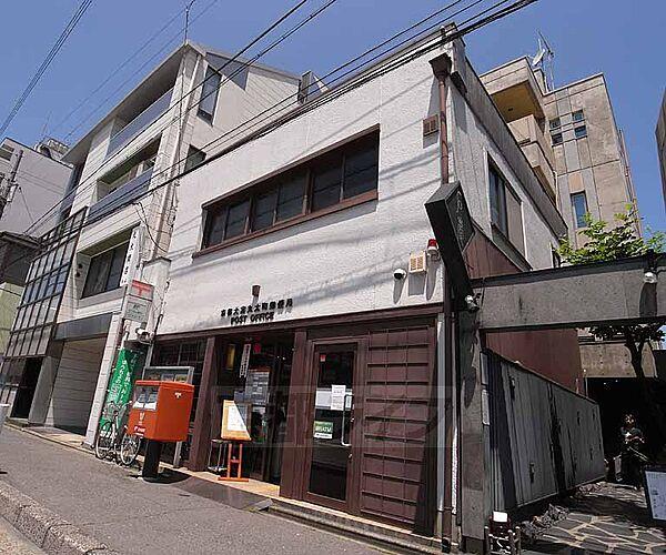 【周辺】京都大宮丸太町郵便局まで160m 丸太町通り沿いで分かりやすい郵便局