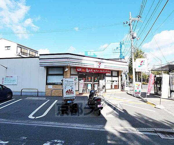 【周辺】セブンイレブン京都堀川北大路店まで331m 堀川北大路の交差点。バス停も目の前でご利用しやすい立地です。