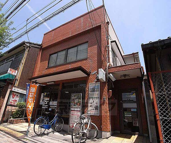 【周辺】京都紫野御所田郵便局まで300m 堀川通り沿い バス停、コンビニ、スーパーなど、施設がそろっています