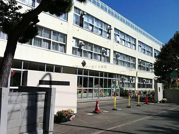 【周辺】札幌市立中央小学校 352m