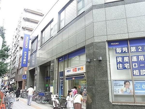【周辺】みずほ銀行沼袋支店 徒歩9分。銀行 710m