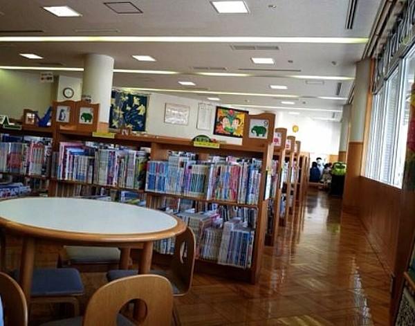 【周辺】粕屋町立図書館（820m）