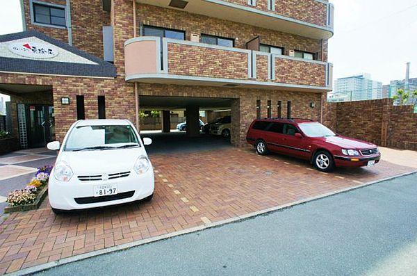 【駐車場】駐車場があるので、車を買う予定の方も安心です