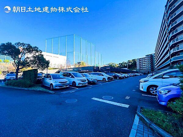 【駐車場】駐車場空き有です(R5.12現在)。町田駅まで始発のシャトルバス(16分停歩3分)もあります。