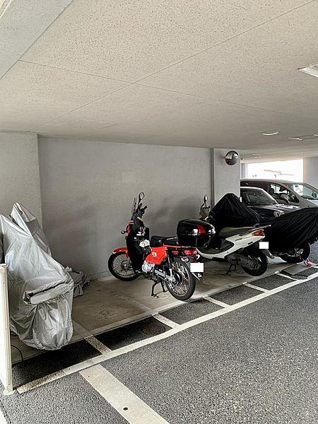【駐車場】バイク置場もあります☆