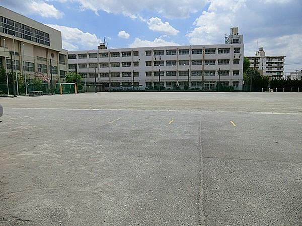 【周辺】川口市立飯塚小学校・400メートル・創立７０年を超える歴史のある学校。