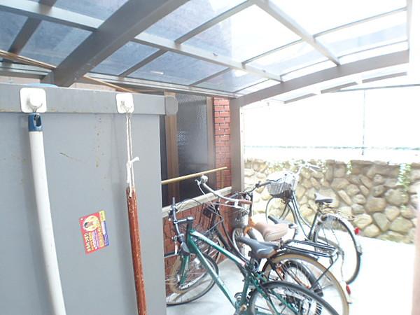 【駐車場】屋根付き自転車置場