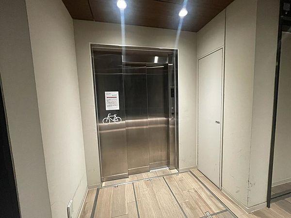 【エントランス】駐輪場専用エレベーター