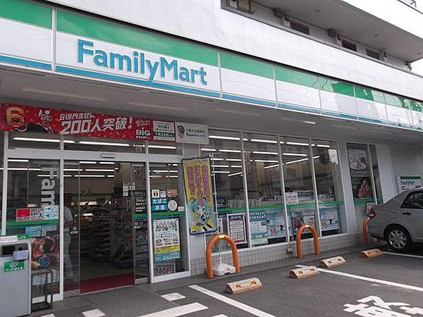 【周辺】ファミリーマート西荻女子大通り店（157m）