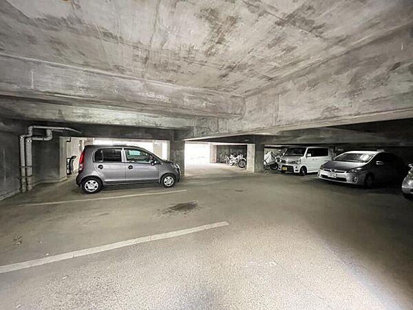 【周辺】駐車場
