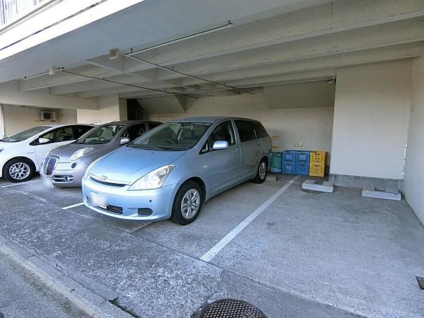 【駐車場】平面式駐車場でございます。