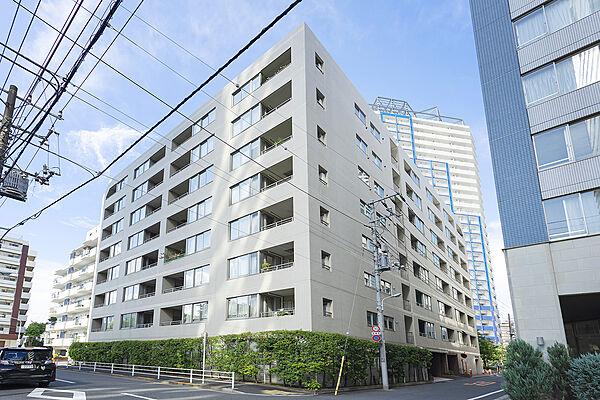 【外観】都営大江戸線「勝どき」駅まで徒歩約4分。地上8階建てマンション「アルス勝どきコモーネ」の一室です。