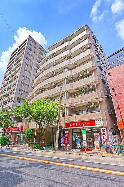 【外観】現地（2022年5月）撮影西武池袋線「江古田」駅徒歩2分の立地。総戸数58戸のマンションです。
