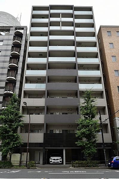 【外観】「本郷三丁目」駅より徒歩5分、「御茶ノ水」駅徒歩8分、2017年築の12階建マンションです。