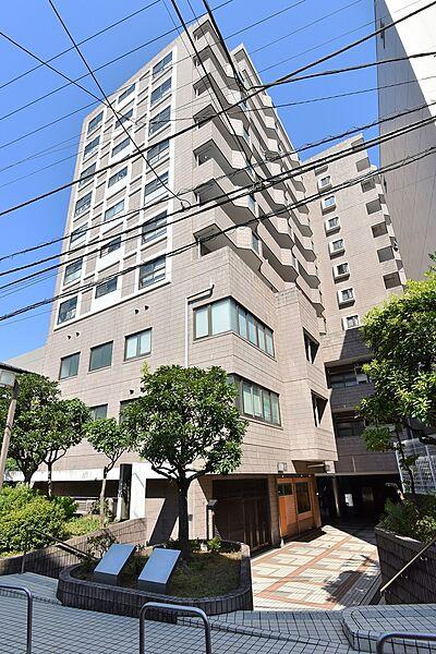 【外観】京浜急行本線「日ノ出町」駅まで徒歩約1分。地上13階建てマンションの10階部分のお部屋。