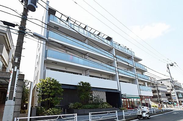 【外観】2路線利用可能、京浜急行線「杉田」駅徒歩約1分、6階建マンションです。