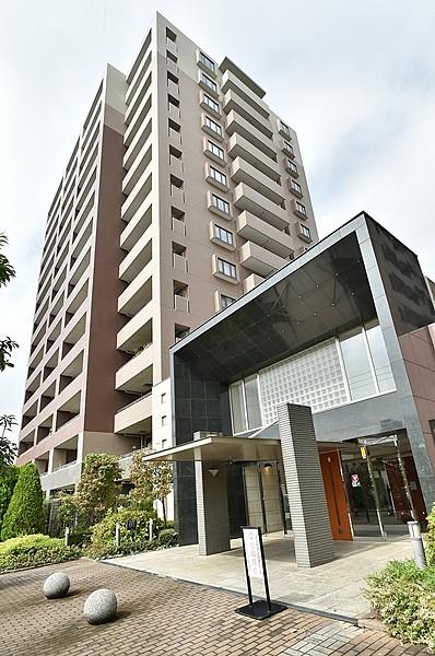 【外観】「大倉山」駅より徒歩12分。総戸数323戸のビックコミュニティ。