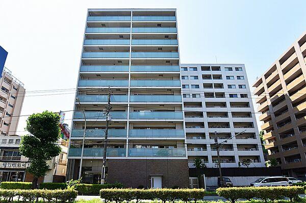 【外観】2012年2月築、総戸数95戸の大規模マンション「クリオ横浜フロントレジデンス」の一室です。