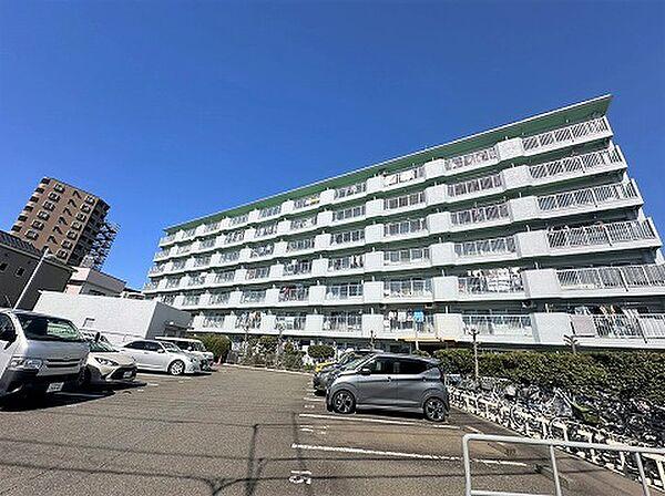 【外観】SRC造+RC造地上9階建てマンション「多摩川ハイホーム」の6階部分