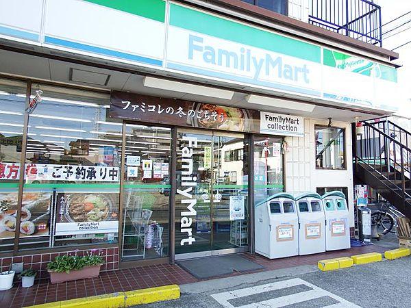 【周辺】徒歩4分でファミリーマート鈴木秦野西田原店があるので急な買い物に便利です！