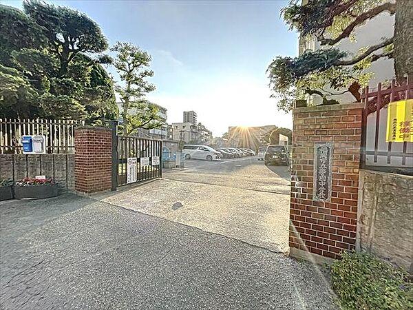 【周辺】福岡市立警固中学校 徒歩7分。 510m