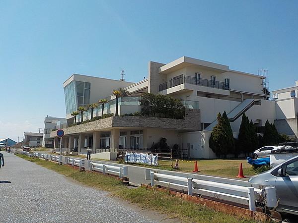 【周辺】サザンビーチのビーチフロントにある茅ヶ崎迎賓館。1階にお洒落なサザンビーチカフェがあります。 徒歩 約17分（約1300m）