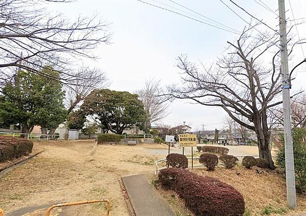 【周辺】鶴川月の子児童公園 徒歩 約4分（約250m）