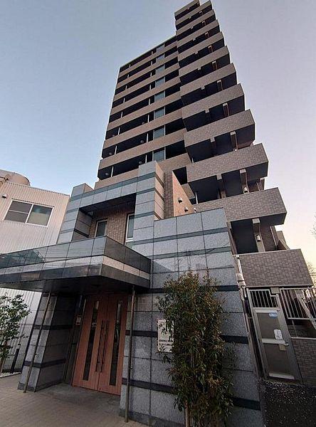 【外観】2004年3月に竣工したセレナハイム隅田公園ビューステージは、地上12階建て、総戸数37戸のマンションです。