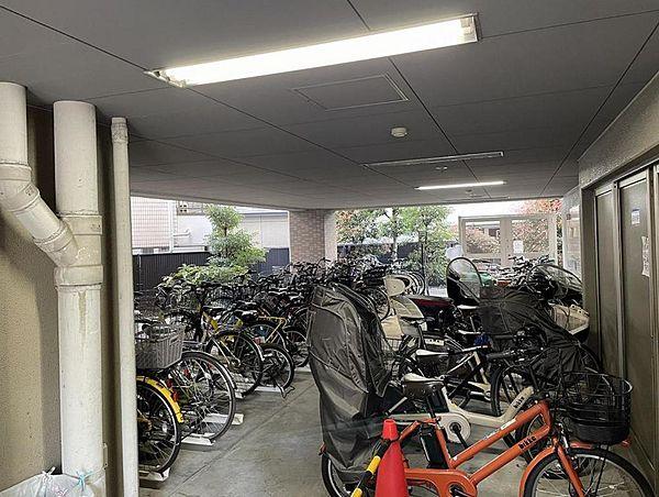 【駐車場】全戸に駐輪場の割り当てがあるので、通勤・通学には自転車利用も可能です。
